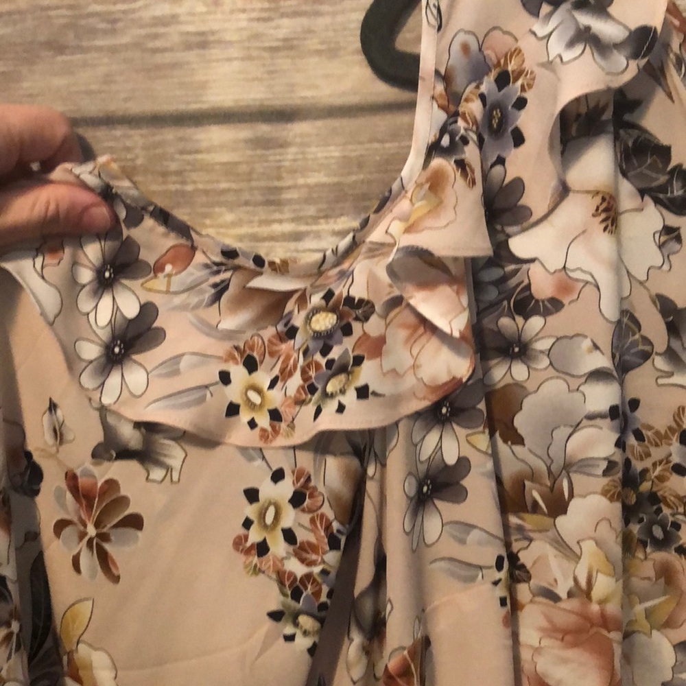 Open shoulder blouse - Picture 2 of 2